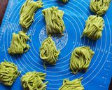 Foto langkah ke 4 dari resep Mie Hijau Homemade.