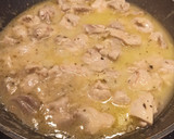 Foto del paso 4 de la receta: Muslos de pollo con espinacas y queso