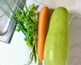 รูปขั้นตอนการทำที่ 1 ของ ต้มฟักน้ำใสโครงไก่ใส่แครอท🍲🥕