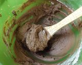 Foto del paso 2 de la receta Pastel empedrado de chocolate y pera al aroma de rosas