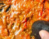 Foto langkah ke 4 dari resep Ayam Gepuk Sambal Kemangi.