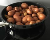 Une image de l'étape 1 de Pommes de terre rattes sautées.