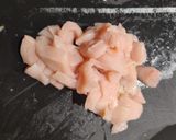 Foto del passaggio 1 della ricetta Bocconcini di pollo allo champagne con zafferano