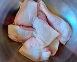 Foto del paso 1 de la receta: Pollo en salsa verde cremosa con champiñones laminados