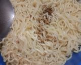 Foto langkah ke 4 dari resep Mie Goreng Instan Simpel.