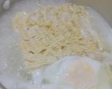 Foto langkah ke 2 dari resep Indomie kuah susu keju.