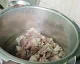 A picture of step 1 of Mumbai style mutton pulao.