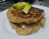 Foto del paso 6 de la receta: Pancakes🥯salados de vegetales🍗rellenos🫑de pollo y queso🧀🥑🧅
