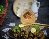 صورة لخطوة 4 من وصفة ورق عنب بالأرز العنبر