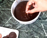 பிஸ்கோத் கேக் (பிஸ்கட்+சாக்லேட் =பிஸ்கோத்) (Biscoth cake recipe in tamil) ரெசிபி ஸ்டேப் 3 புகைப்படம்
