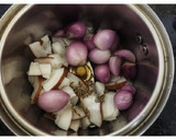 'குழம்பு கூட்டி' செய்த மொச்சை கருவாட்டு குழம்பு(mochai karuvattu kulambu recipe in tamil) ரெசிபி ஸ்டேப் 1 புகைப்படம்