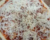 Foto langkah ke 5 dari resep Pizza Sosis Keju.