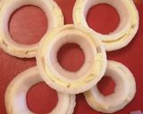 Foto del paso 2 de la receta: Aros de cebolla rellenos con queso