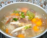 Foto langkah ke 4 dari resep Sop Ayam ala Pak Min Klaten, kuah bening segar.