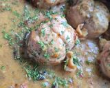 Une image de l'étape 2 de Paupiettes de porc lardées en cocotte à la forestière.