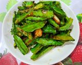 Hình bước làm 3 của món Đậu Rồng Xào Tỏi