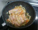 A picture of step 2 of Stewed chicken wings.