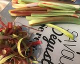 Une image de l'étape 2 de Compote de rhubarbe et pêches de vigne à la vanille.