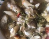 รูปขั้นตอนการทำที่ 5 ของ แกงเห็ดไข่ห่านไข่เหลืองใส่ยอดมะขาม