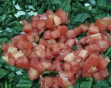 Foto del paso 4 de la receta: Pescado con salsa de mango chipotle y espinacas