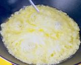 Foto langkah ke 2 dari resep Telur dadar krispi keju.