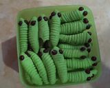 Foto langkah ke 7 dari resep Semprit Susu 3 bahan/Cartepillar Cookies(no mixer,no oven).