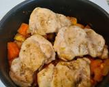 Foto del paso 4 de la receta: Contramuslos de pollo en salsa de berenjena, calabaza y curry