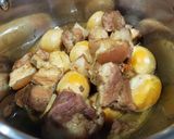 Hình bước làm 1 của món Thịt trứng kho sốt tiêu đen