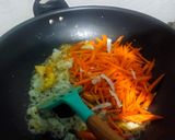 Foto langkah ke 2 dari resep Tumis Telur Wortel dan Kol.