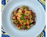 Une image de l'étape 5 de Salade de riz, courgettes, avocat, tomate, haricots rouges et crevettes sautées.