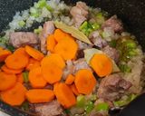 Foto del paso 3 de la receta Ternera guisada con champiñones y zanahorias