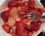 A picture of step 3 of Strawberry Overnight Oats 🍓.