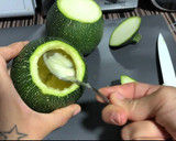 Foto del paso 1 de la receta: Calabacines rellenos con atún y pimientos