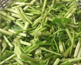 Hình bước làm 1 của món Cá xào rau cần