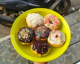 Foto langkah ke 1 dari resep Donat Warna Warni.