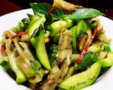 Hình bước làm 3 của món Bầu Xào Giò Thủ
