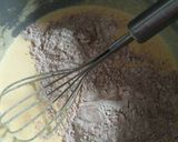 Foto langkah ke 4 dari resep Chocolate Chiffon Cake.