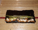 Foto del paso 6 de la receta: Uramaki de "pollo rebozado, lechuga y mayonesa"