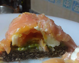Foto del paso 9 de la receta: Salmón relleno de huevo poché y aguacate