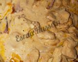 صورة لخطوة 6 من وصفة Creamy Caramelized Onion Chicken