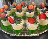 A picture of step 2 of Custard jelly pots with Berries:.