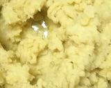A picture of step 3 of Potato and eggs ducklings#worldwideeggs.