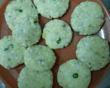 A picture of step 3 of Sabudana Tikki Chaat.