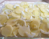 Foto del paso 4 de la receta: Cuartos traseros de pollo al horno con patatas panaderas