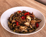 Foto del paso 3 de la receta: Setas con guisantes y pimiento a Lékué