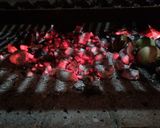 Foto del paso 1 de la receta: Asado con ensalada de verdes, ensalada de cebollas ahumadas, papas al fuego y pasta de ajo 