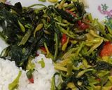 Foto langkah ke 5 dari resep Tumis kangkung bunga pepaya.