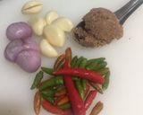 รูปขั้นตอนการทำที่ 1 ของ สะตอผัดกะปิกุ้งสดหมูสับ คีโต