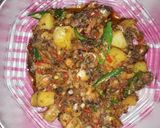 Foto langkah ke 7 dari resep Kerang sambel campur kentang.