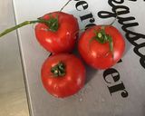 Une image de l'étape 4 de Filet de poulet aux tomates, épices, coriandre et jus de rhubarbe rose.